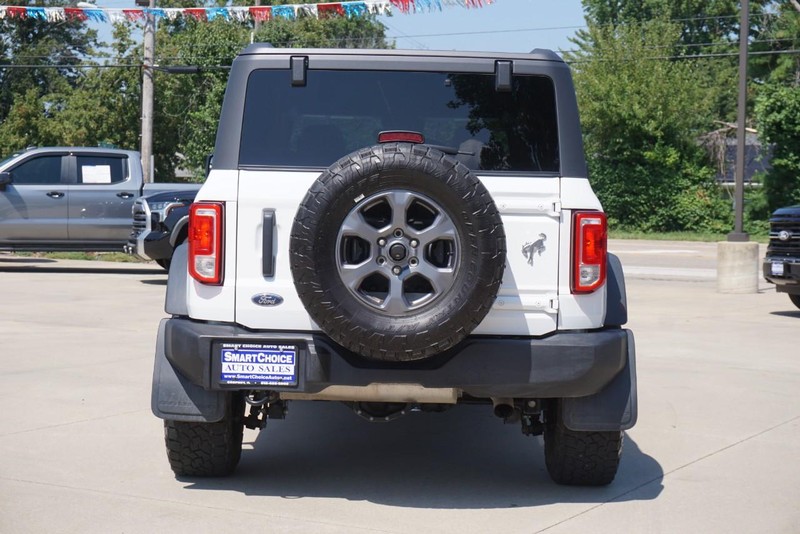 Ford Bronco Vehicle Full-screen Gallery Image 04