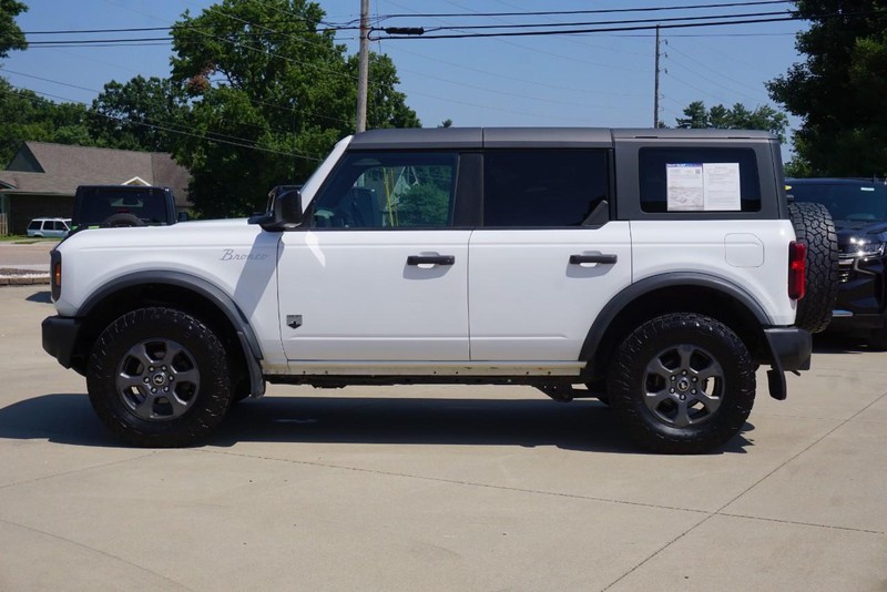 Ford Bronco Vehicle Full-screen Gallery Image 06