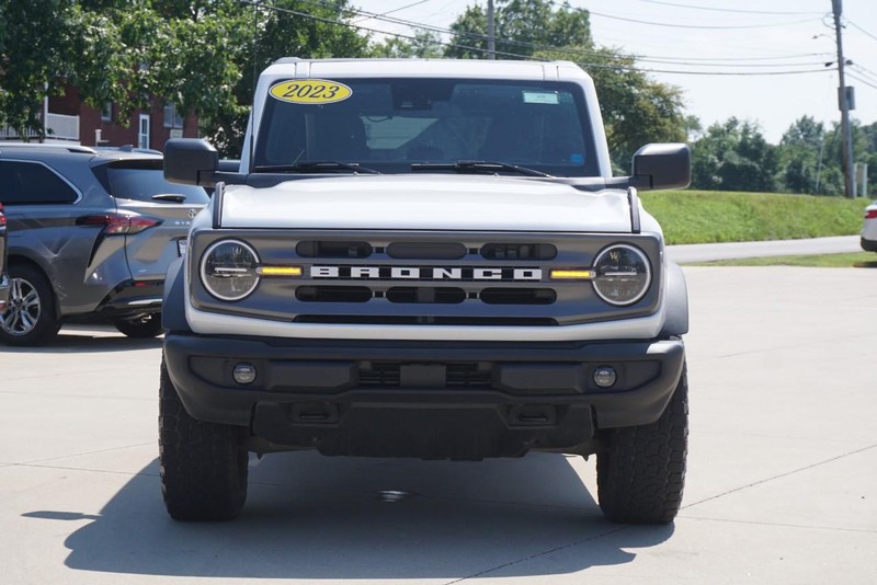 Ford Bronco Vehicle Full-screen Gallery Image 08