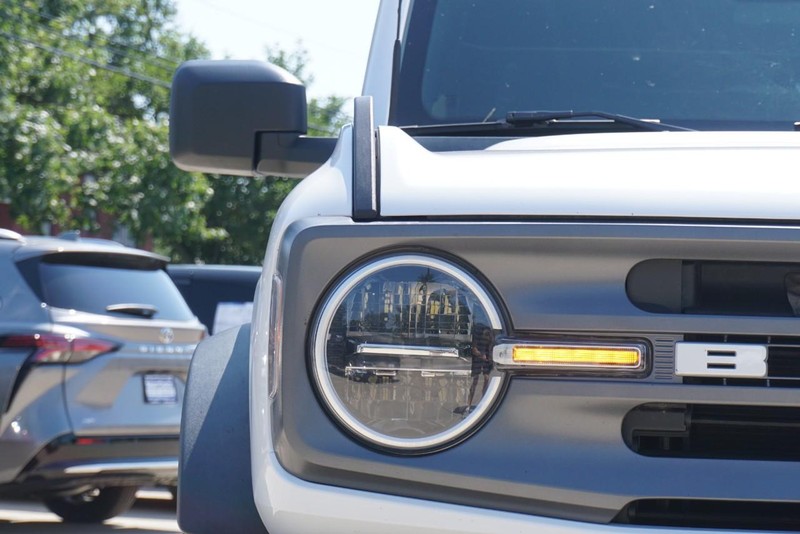 Ford Bronco Vehicle Full-screen Gallery Image 09