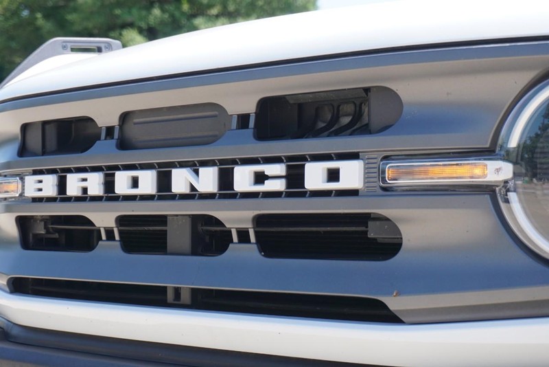 Ford Bronco Vehicle Full-screen Gallery Image 11