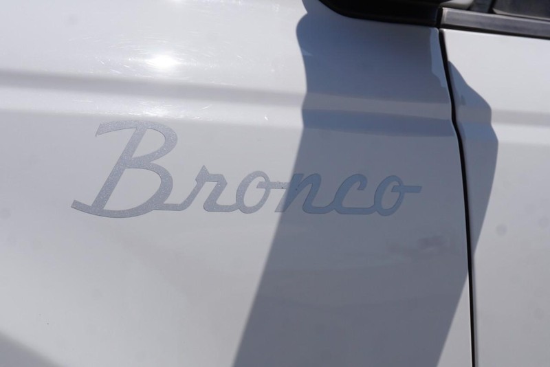 Ford Bronco Vehicle Full-screen Gallery Image 12