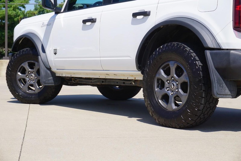 Ford Bronco Vehicle Full-screen Gallery Image 14