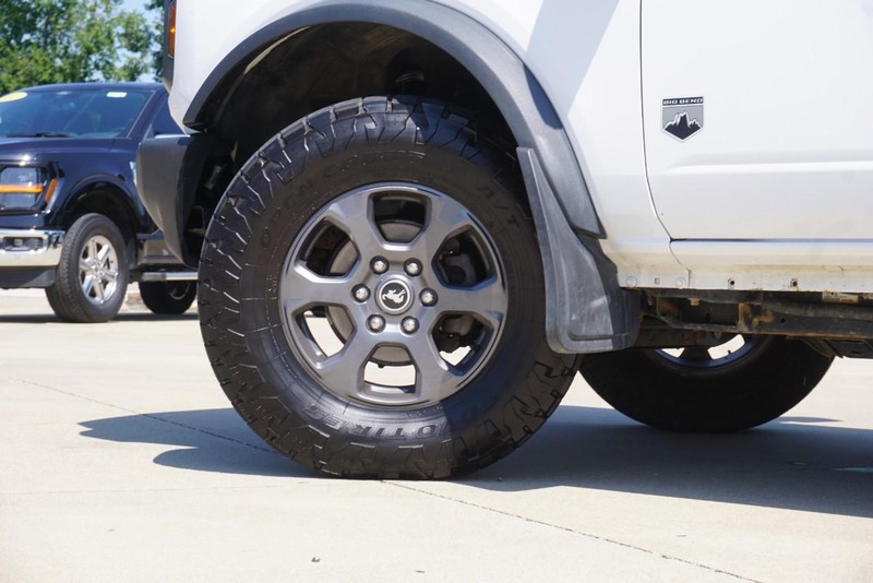 Ford Bronco Vehicle Full-screen Gallery Image 15
