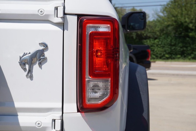Ford Bronco Vehicle Full-screen Gallery Image 19