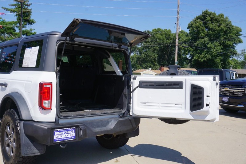 Ford Bronco Vehicle Full-screen Gallery Image 21