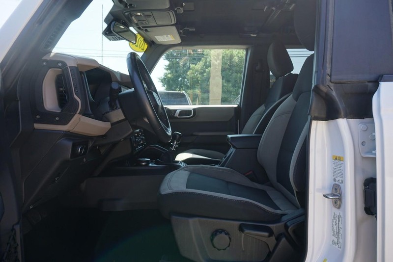Ford Bronco Vehicle Full-screen Gallery Image 22