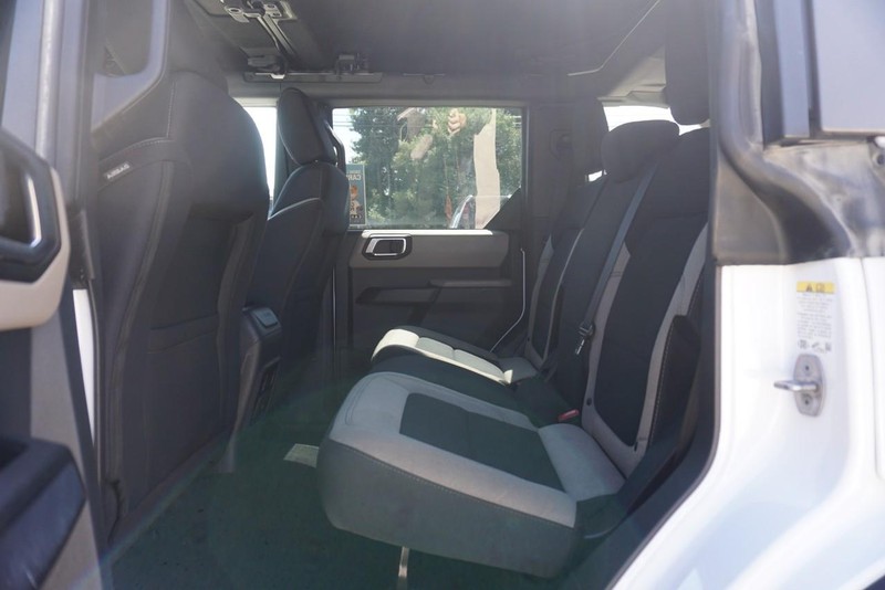 Ford Bronco Vehicle Full-screen Gallery Image 24