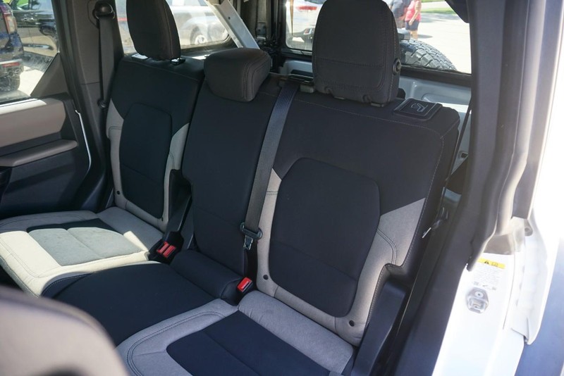 Ford Bronco Vehicle Full-screen Gallery Image 25