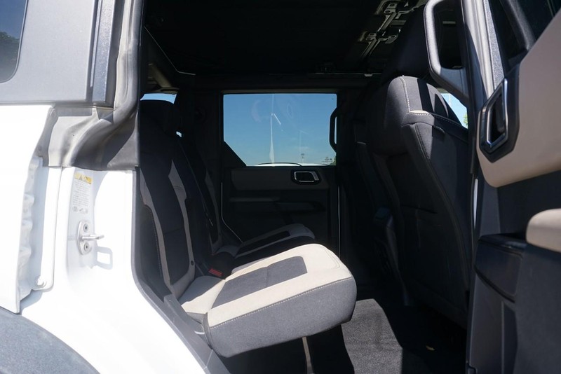 Ford Bronco Vehicle Full-screen Gallery Image 26