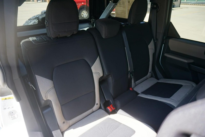 Ford Bronco Vehicle Full-screen Gallery Image 27