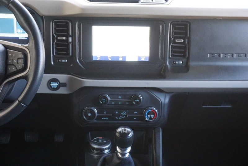 Ford Bronco Vehicle Full-screen Gallery Image 32