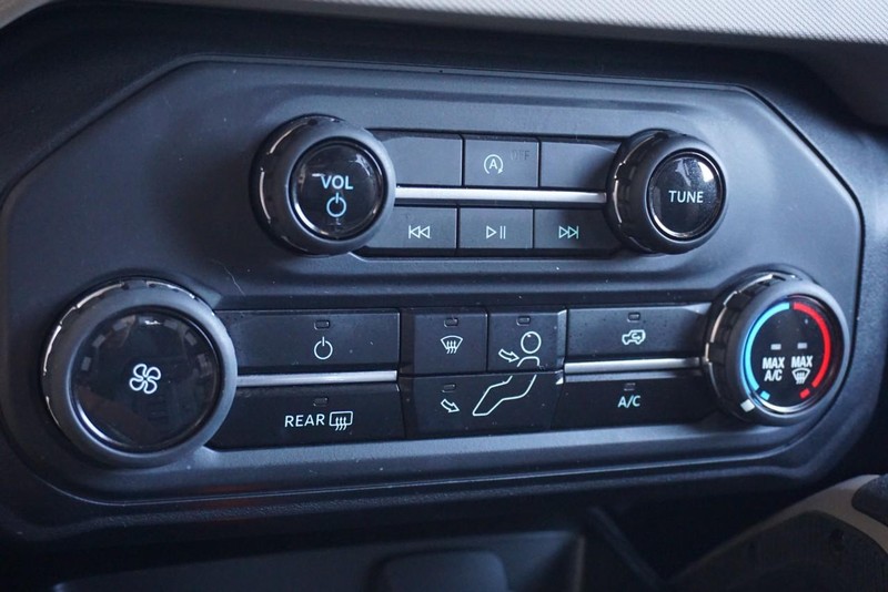 Ford Bronco Vehicle Full-screen Gallery Image 40
