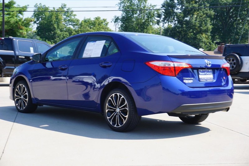 Toyota Corolla Vehicle Full-screen Gallery Image 05