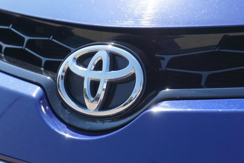 Toyota Corolla Vehicle Full-screen Gallery Image 11