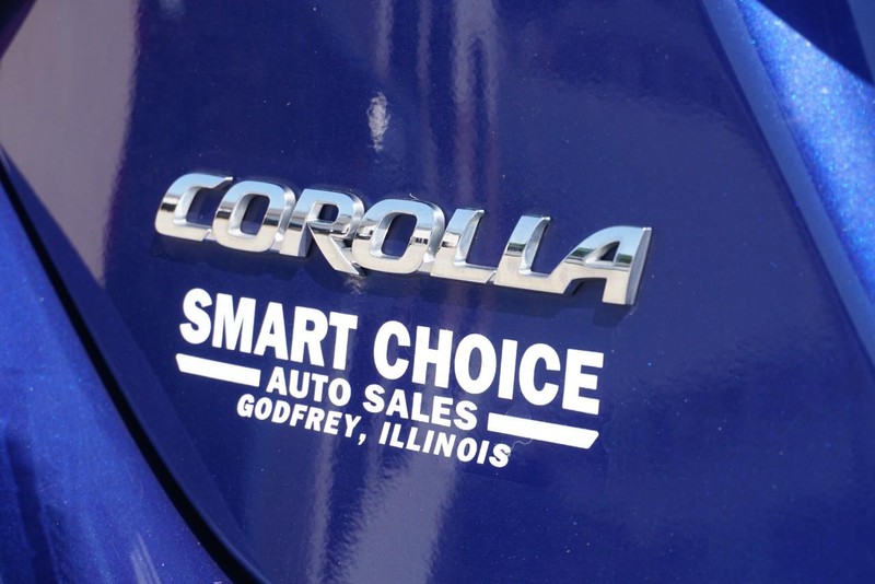 Toyota Corolla Vehicle Full-screen Gallery Image 18