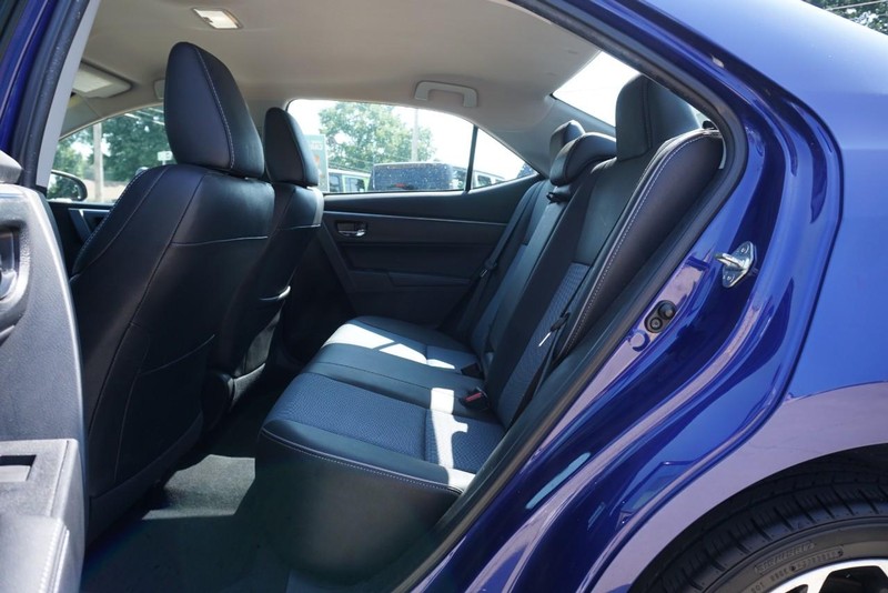 Toyota Corolla Vehicle Full-screen Gallery Image 23