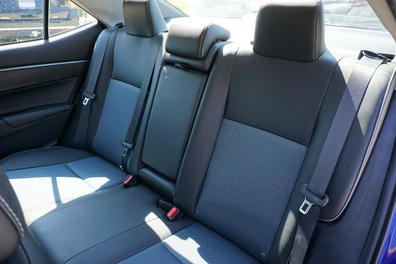 Toyota Corolla Vehicle Full-screen Gallery Image 24