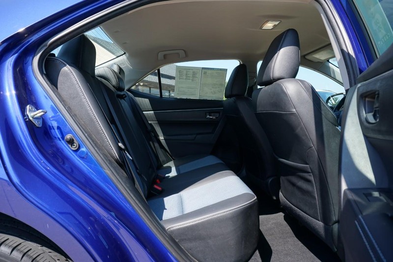 Toyota Corolla Vehicle Full-screen Gallery Image 25