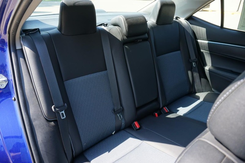Toyota Corolla Vehicle Full-screen Gallery Image 26