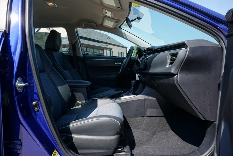 Toyota Corolla Vehicle Full-screen Gallery Image 27