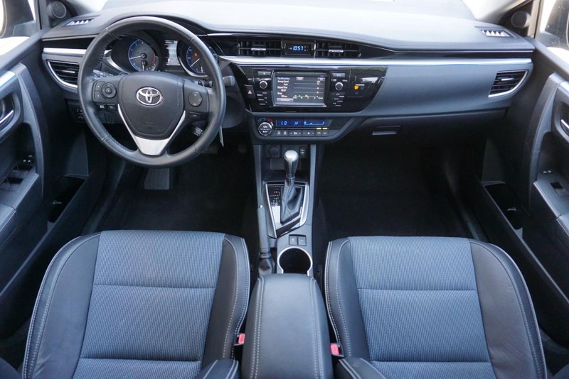 Toyota Corolla Vehicle Full-screen Gallery Image 29