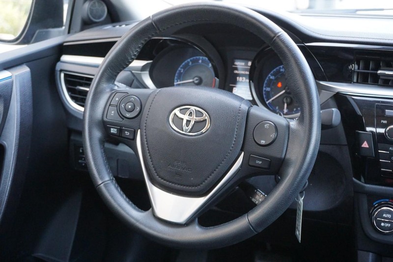Toyota Corolla Vehicle Full-screen Gallery Image 30