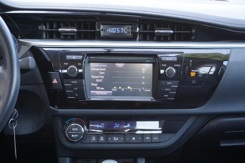 Toyota Corolla Vehicle Full-screen Gallery Image 31