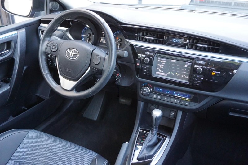 Toyota Corolla Vehicle Full-screen Gallery Image 32