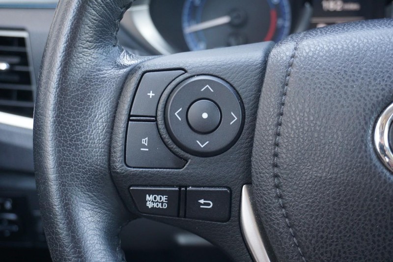 Toyota Corolla Vehicle Full-screen Gallery Image 34