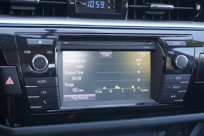 Toyota Corolla Vehicle Full-screen Gallery Image 38