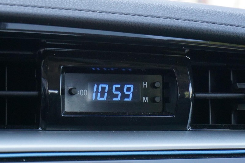 Toyota Corolla Vehicle Full-screen Gallery Image 39