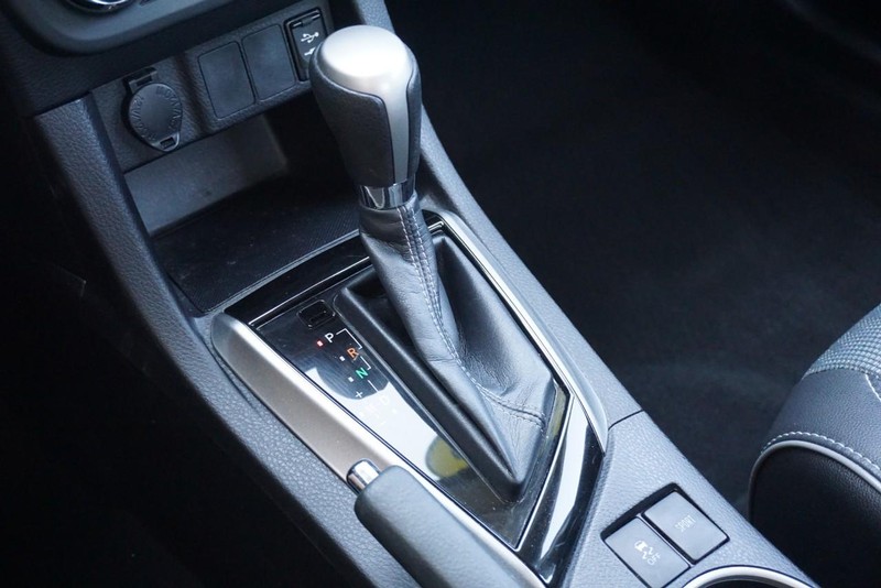 Toyota Corolla Vehicle Full-screen Gallery Image 41