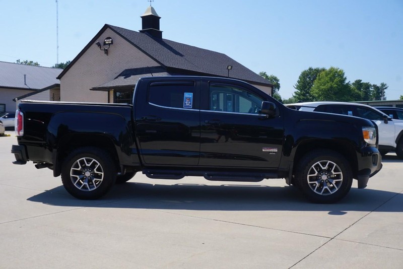 GMC Canyon Vehicle Full-screen Gallery Image 02