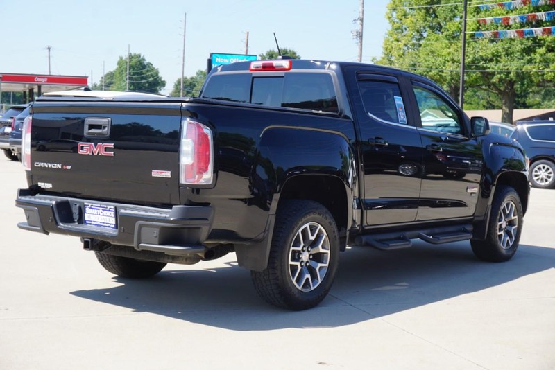 GMC Canyon Vehicle Full-screen Gallery Image 03