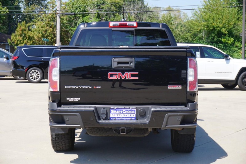 GMC Canyon Vehicle Full-screen Gallery Image 04