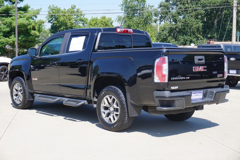 GMC Canyon Vehicle Full-screen Gallery Image 05