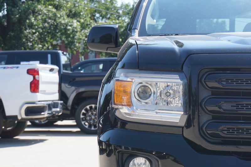 GMC Canyon Vehicle Full-screen Gallery Image 09