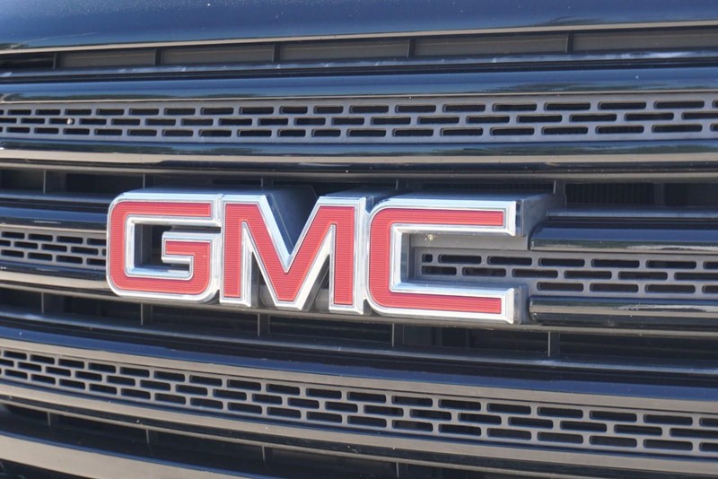GMC Canyon Vehicle Full-screen Gallery Image 11