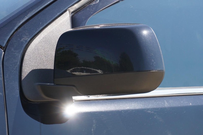 GMC Canyon Vehicle Full-screen Gallery Image 13