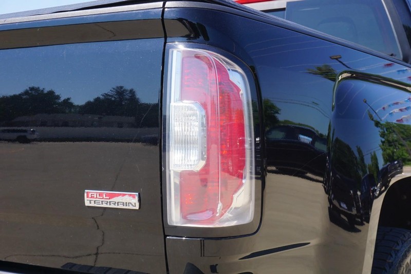 GMC Canyon Vehicle Full-screen Gallery Image 21