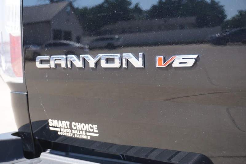 GMC Canyon Vehicle Full-screen Gallery Image 22