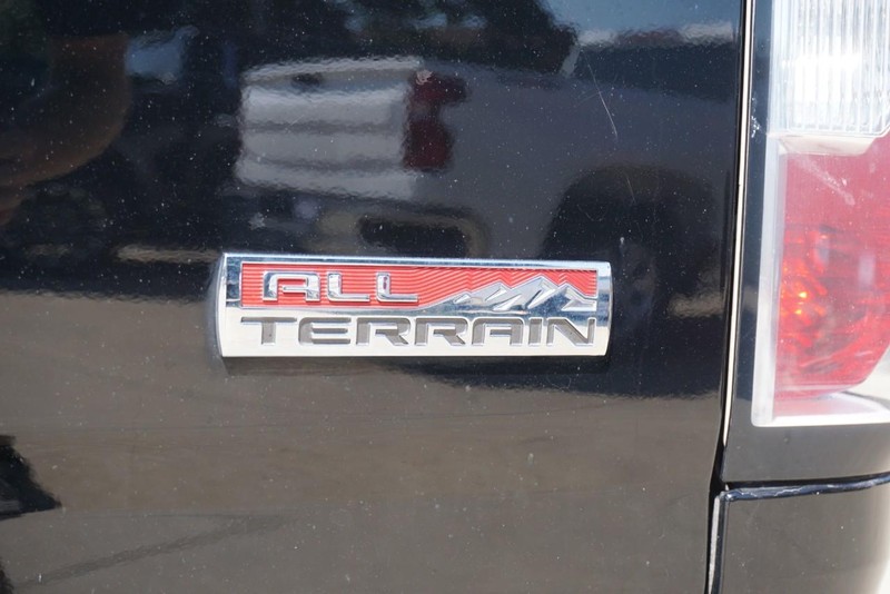 GMC Canyon Vehicle Full-screen Gallery Image 23