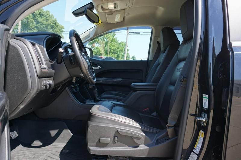 GMC Canyon Vehicle Full-screen Gallery Image 26
