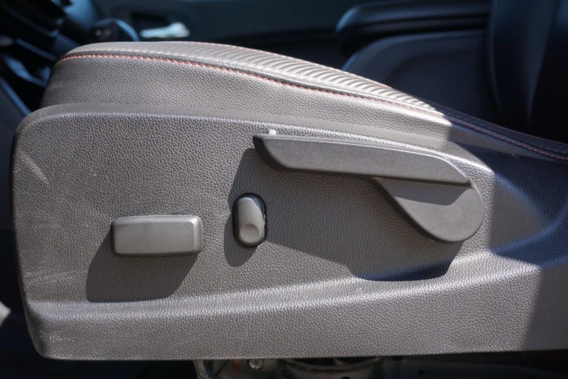 GMC Canyon Vehicle Full-screen Gallery Image 27