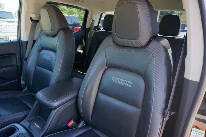 GMC Canyon Vehicle Full-screen Gallery Image 28