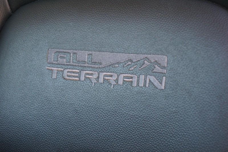 GMC Canyon Vehicle Full-screen Gallery Image 29