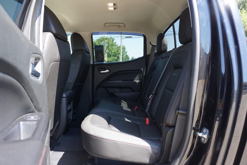 GMC Canyon Vehicle Full-screen Gallery Image 30