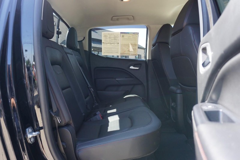 GMC Canyon Vehicle Full-screen Gallery Image 32