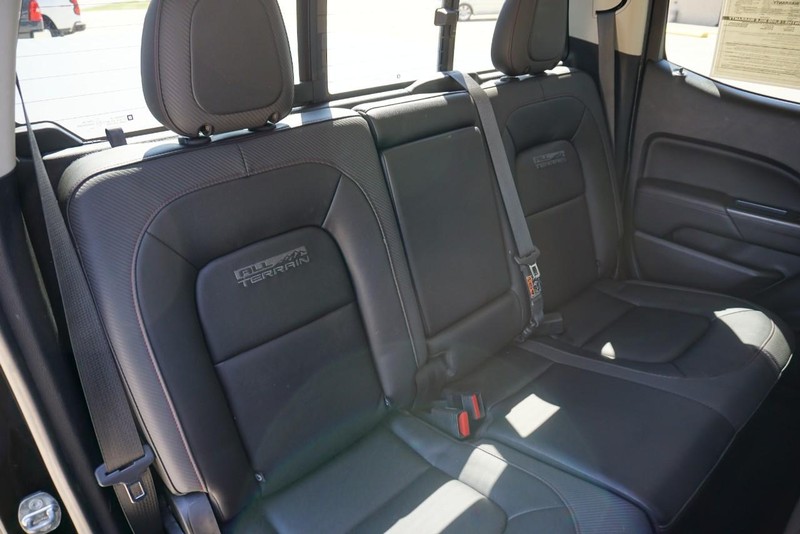 GMC Canyon Vehicle Full-screen Gallery Image 33